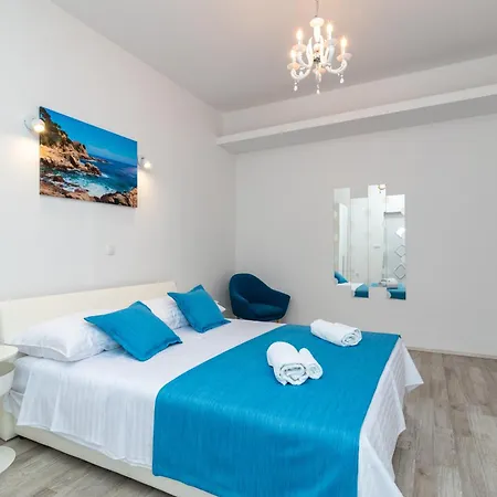 Lux Ii Guest house 3*