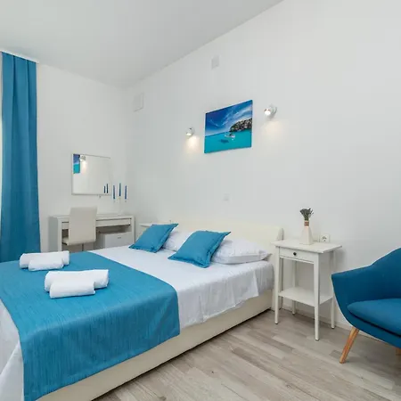 Guest house Lux Ii 3*
