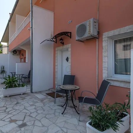 Πανσιόν Lux Ii