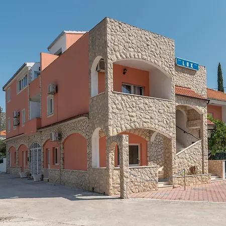 Gostinjska kuća Lux Ii 3*